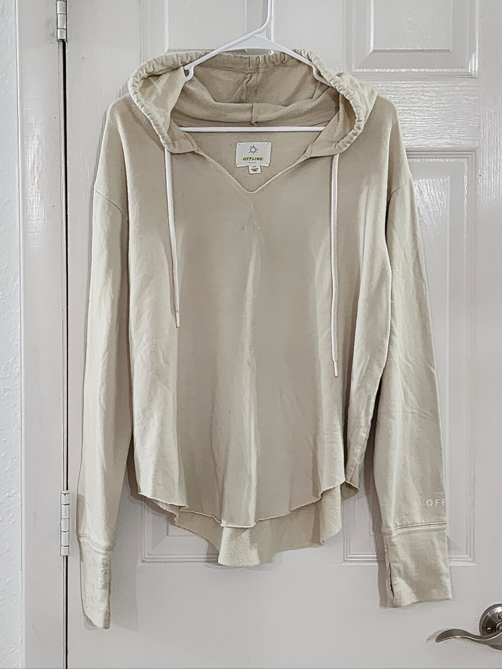 OFFLINE by Aerie Oatmeal V-Neck Hooded Sweatshirt Pullover Thumbholes Medium